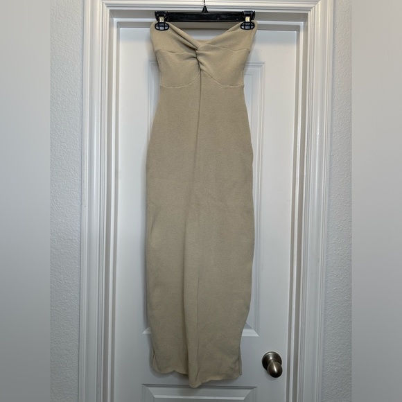 Sexy Twist Knot strapless Ribbed Knit tan dress with back split Sz Medium - Picture 2 of 6